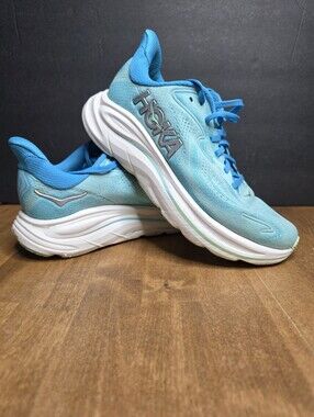 HOKA Clifton 10 running shoes in the Skyward Blue/Cielo Blue Sz 7.5